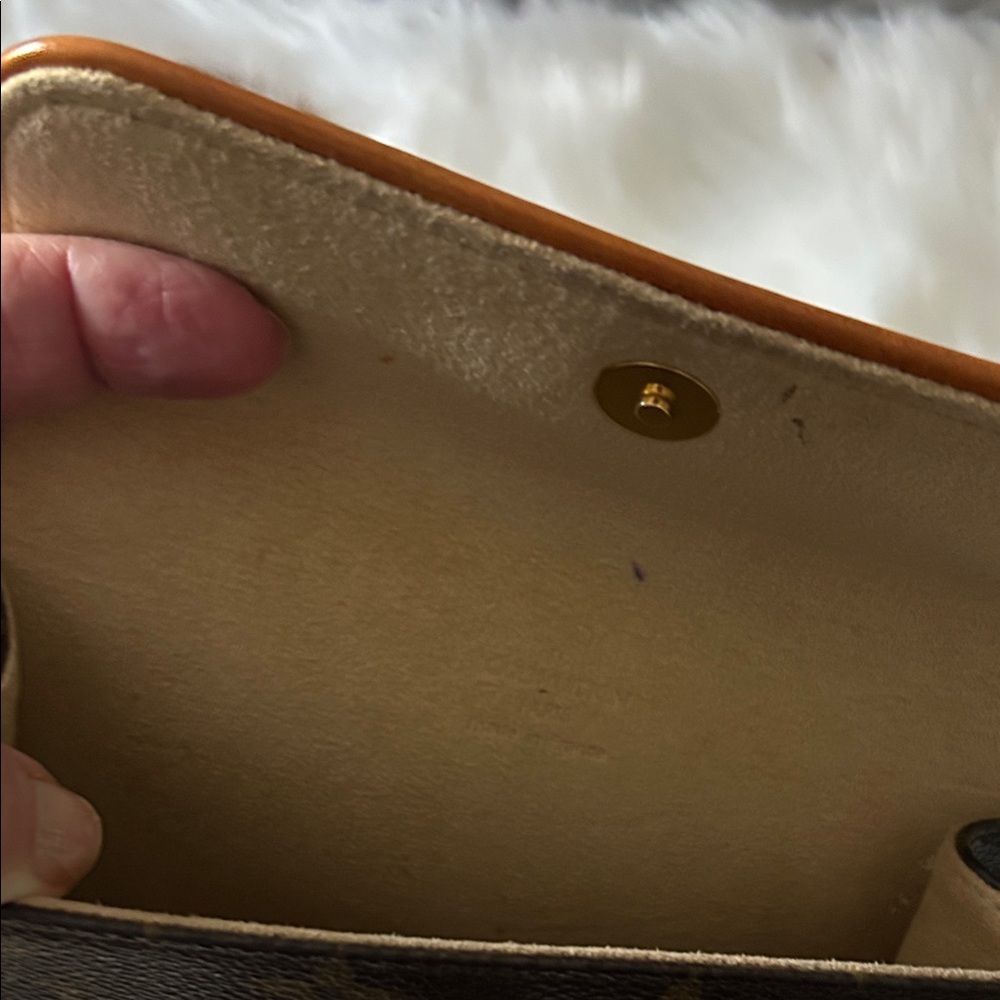 Louis Vuitton Brown and Gold Monogram Clutch - Picture 5 of 5